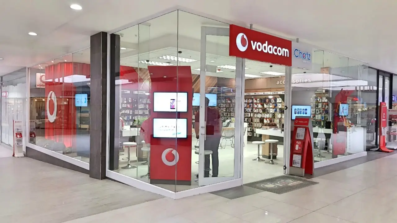 Vodacom shop · corner entry view