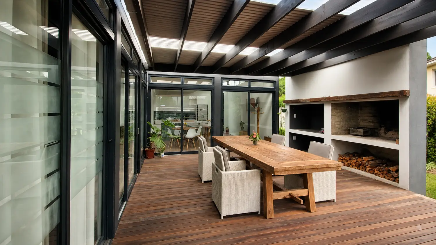 Swellendam Residence outdoor dining deck